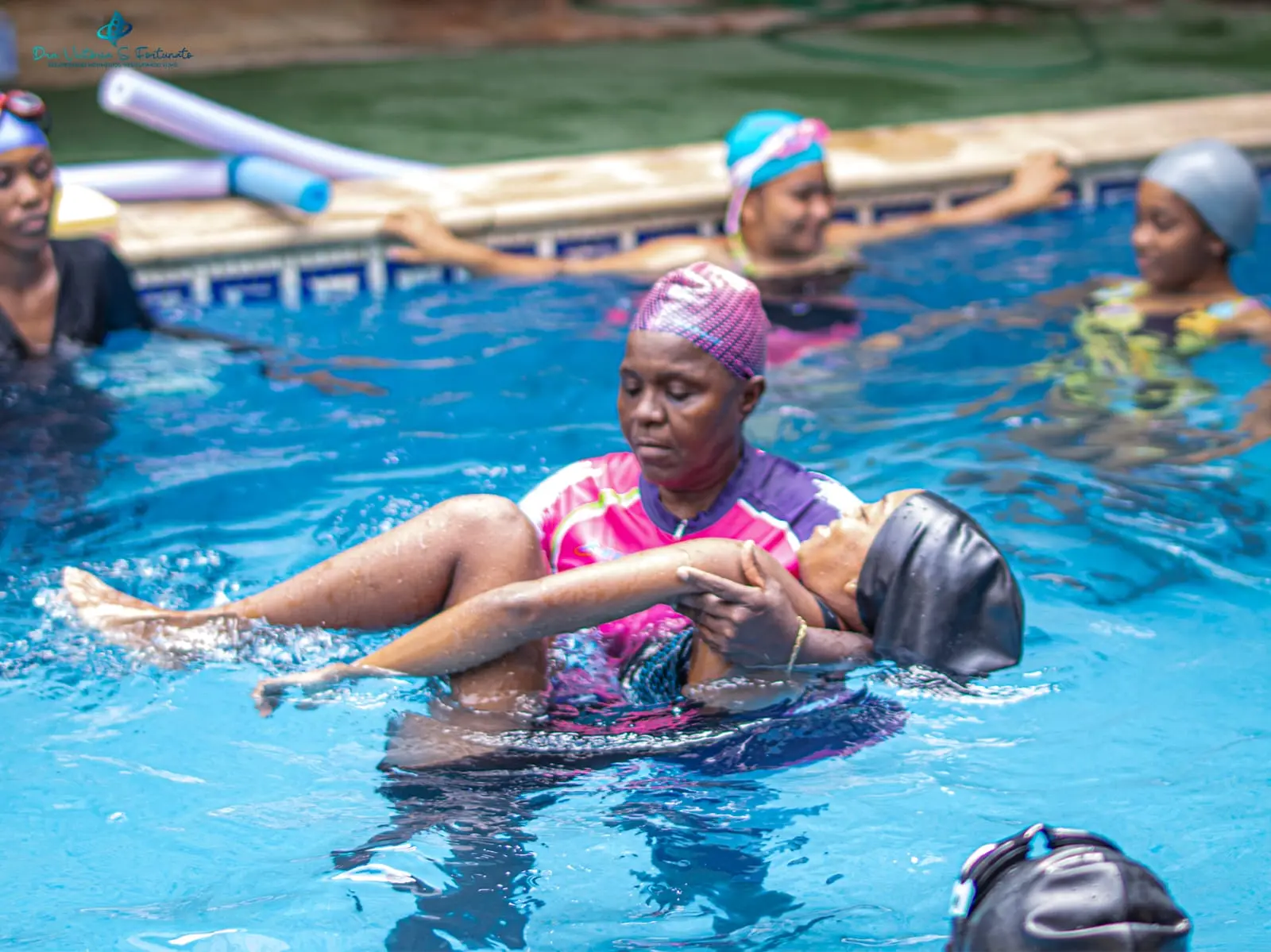 Dra. Victória na Piscina